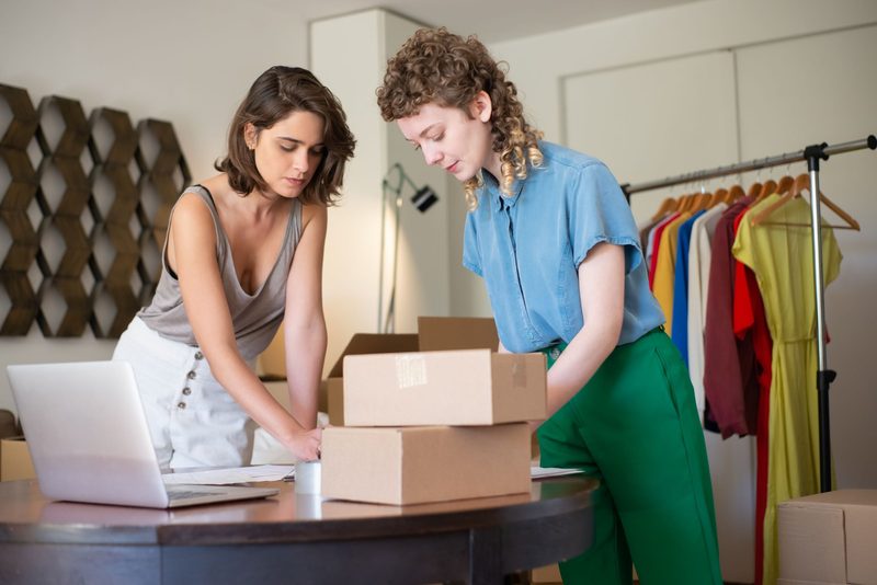 Versandhandel und E-Commerce – Eilaufträge und Wochenendproduktion bei APOOL WERKE